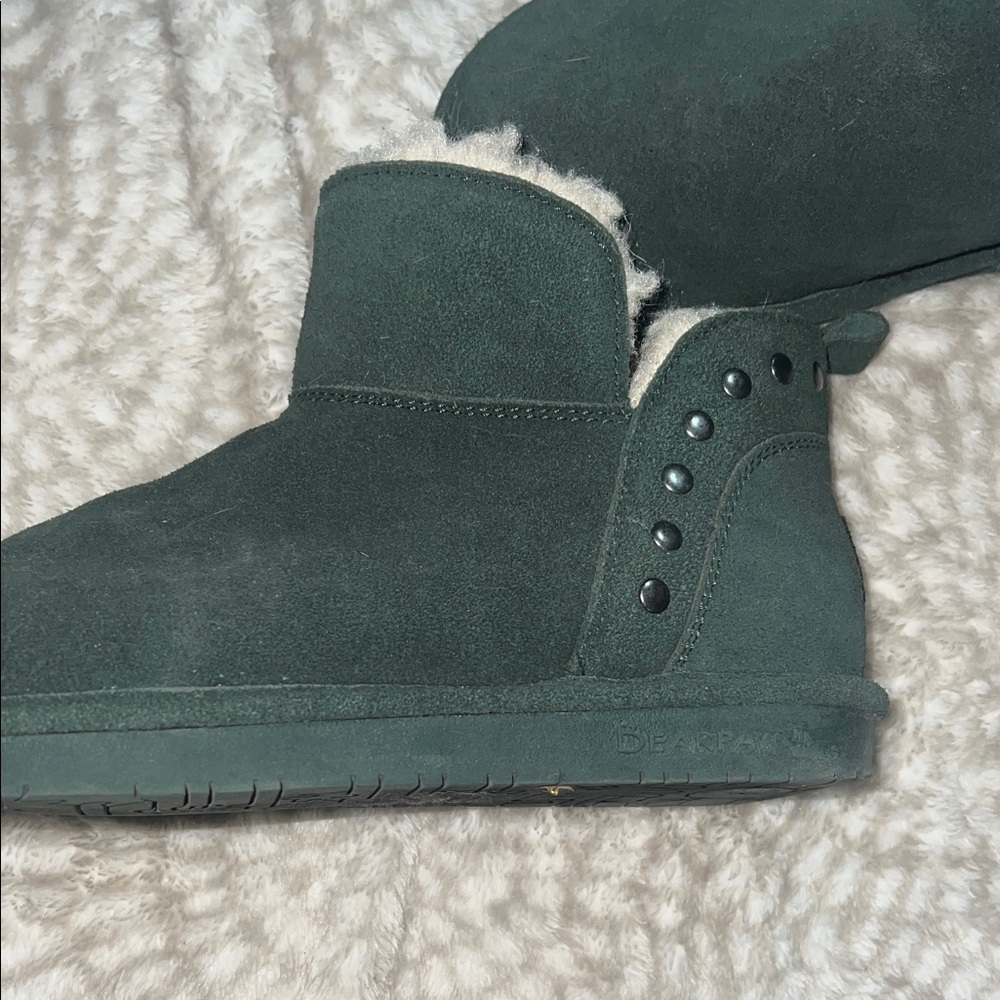 BearPaw Chic Green Suede Ankle Boots with Fur Lining